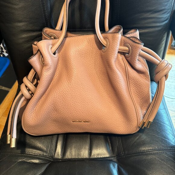 Michael Kors Dalia Large Shoulder bag in Fawn Pink - Picture 5 of 10